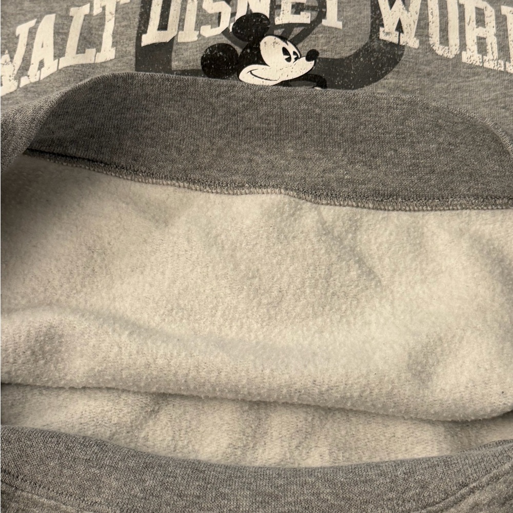 Disney Crewneck - Picture 6 of 7